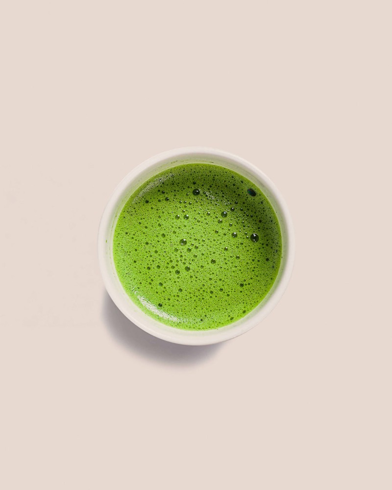 Bol de matcha fouetté, vu du dessus